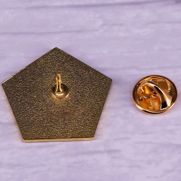 Harry Potter Honey Chocolate Frog Box HoneyDukes Enamel Pin - Picture 4 of 9